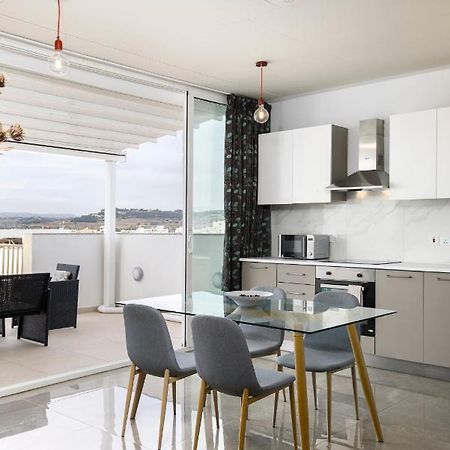 Hilltop Apartments - Stylish Comfort Living Close To The Sea, Bugibba Сейнт Полс Бей Екстериор снимка