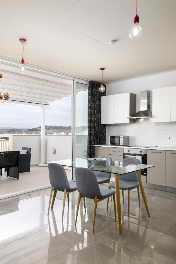Hilltop Apartments - Stylish Comfort Living Close To The Sea, Bugibba Сейнт Полс Бей Екстериор снимка