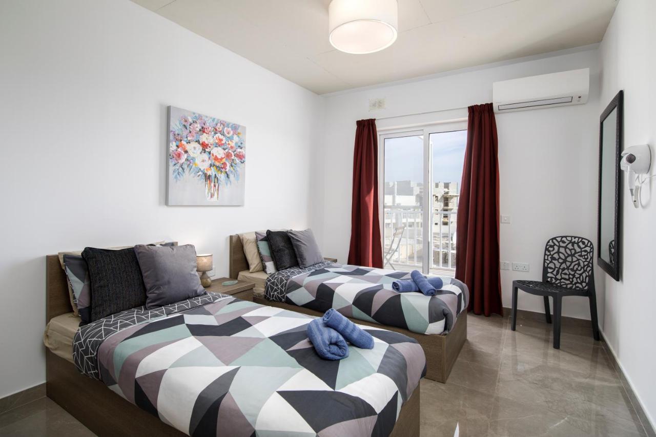 Hilltop Apartments - Stylish Comfort Living Close To The Sea, Bugibba Сейнт Полс Бей Екстериор снимка