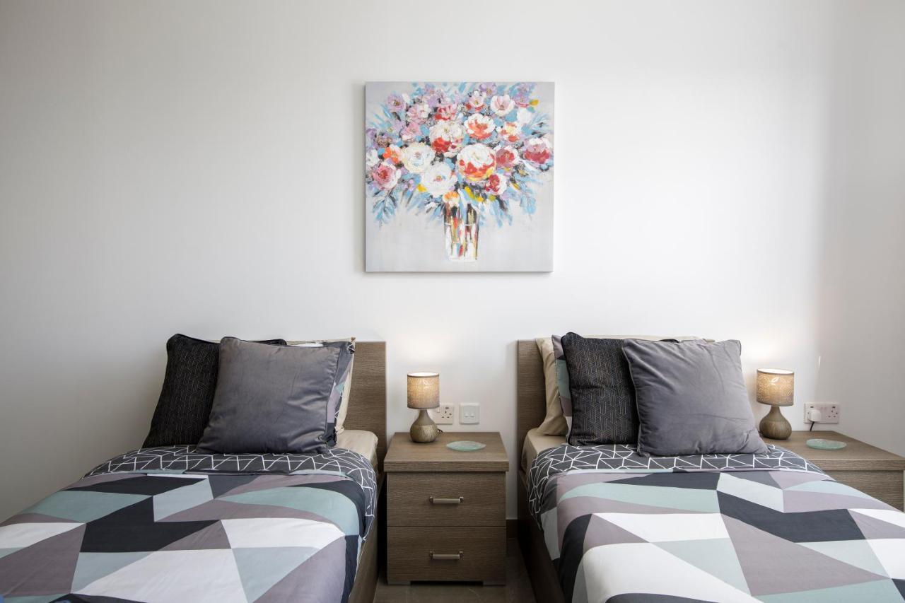 Hilltop Apartments - Stylish Comfort Living Close To The Sea, Bugibba Сейнт Полс Бей Екстериор снимка