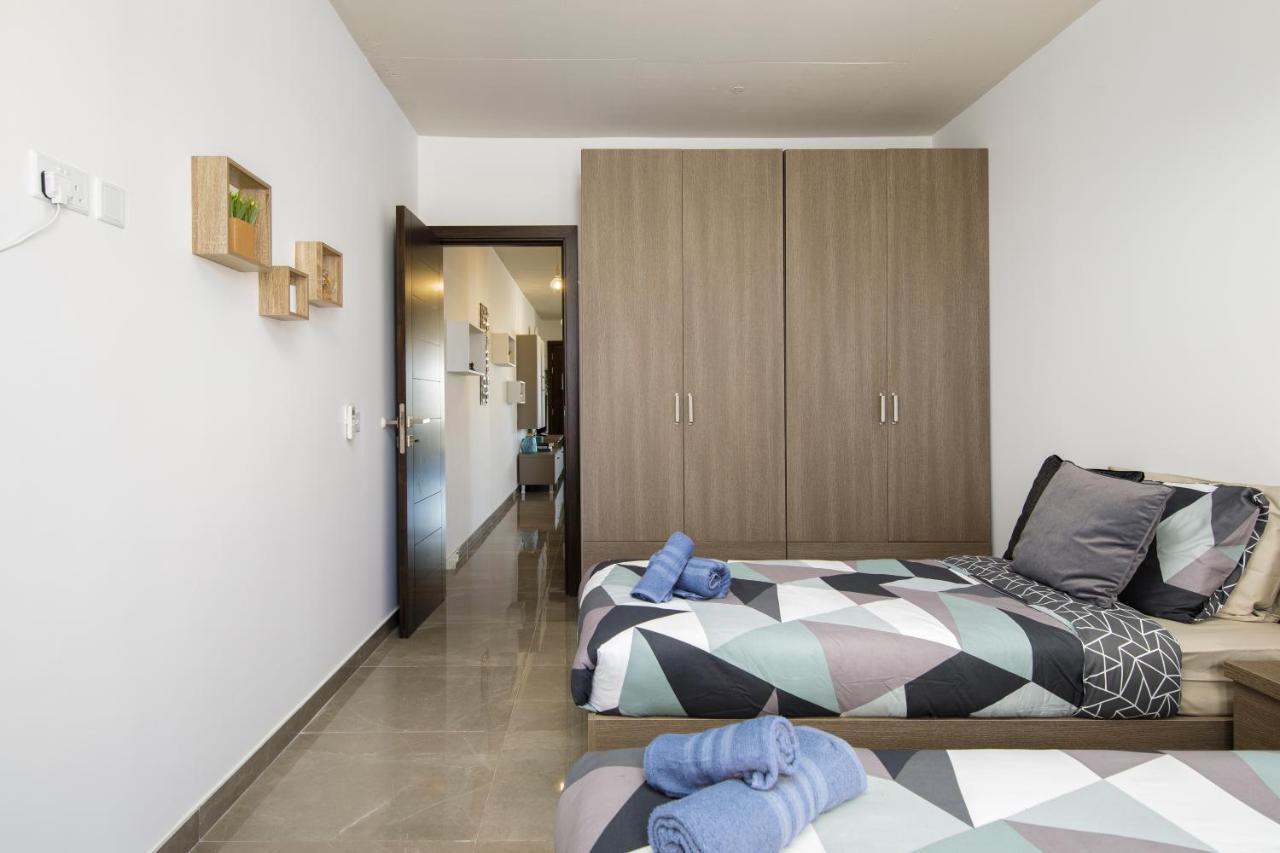 Hilltop Apartments - Stylish Comfort Living Close To The Sea, Bugibba Сейнт Полс Бей Екстериор снимка