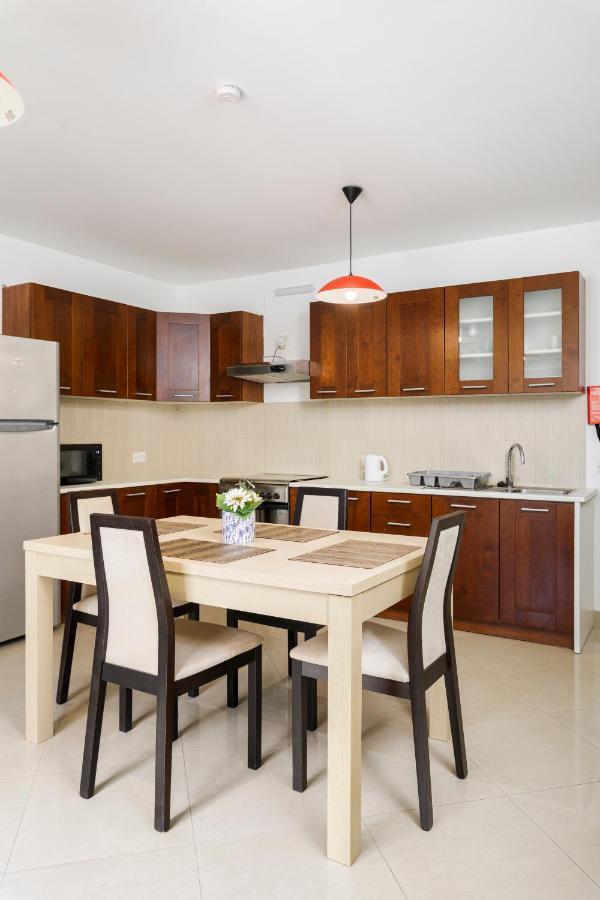Hilltop Apartments - Stylish Comfort Living Close To The Sea, Bugibba Сейнт Полс Бей Екстериор снимка
