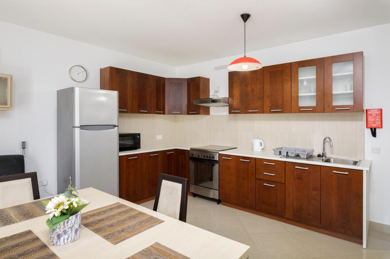 Hilltop Apartments - Stylish Comfort Living Close To The Sea, Bugibba Сейнт Полс Бей Екстериор снимка