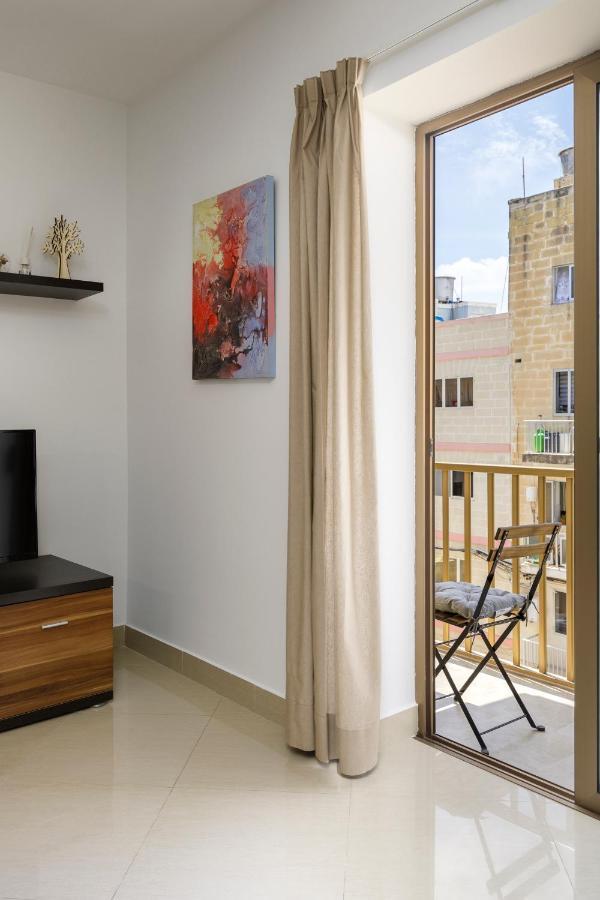 Hilltop Apartments - Stylish Comfort Living Close To The Sea, Bugibba Сейнт Полс Бей Екстериор снимка